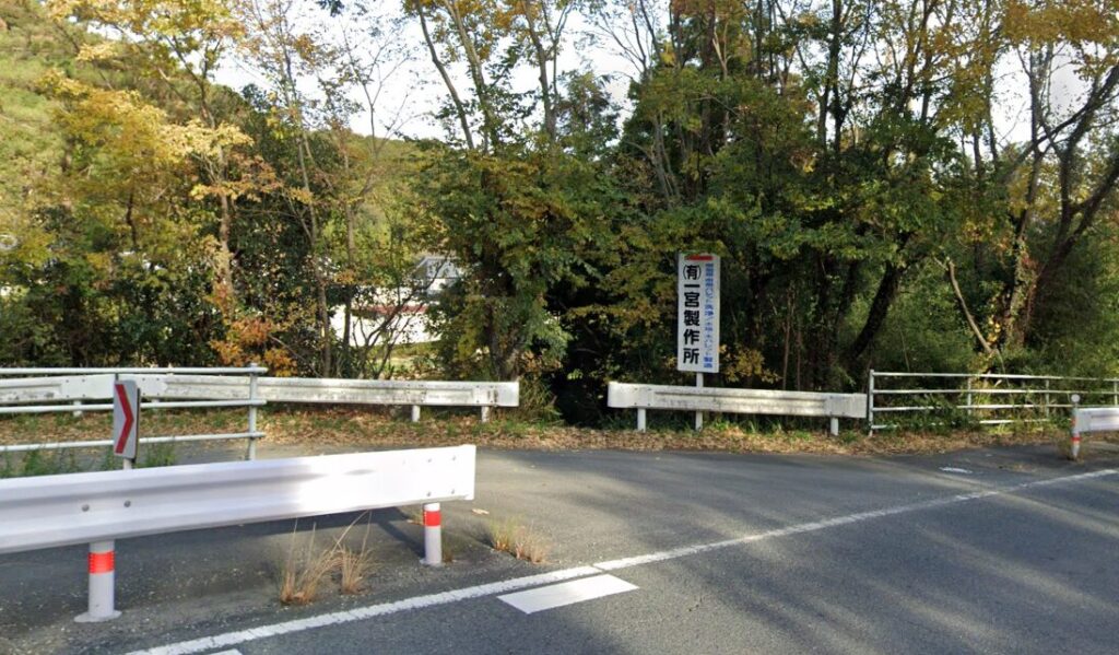 県道からのアクセス